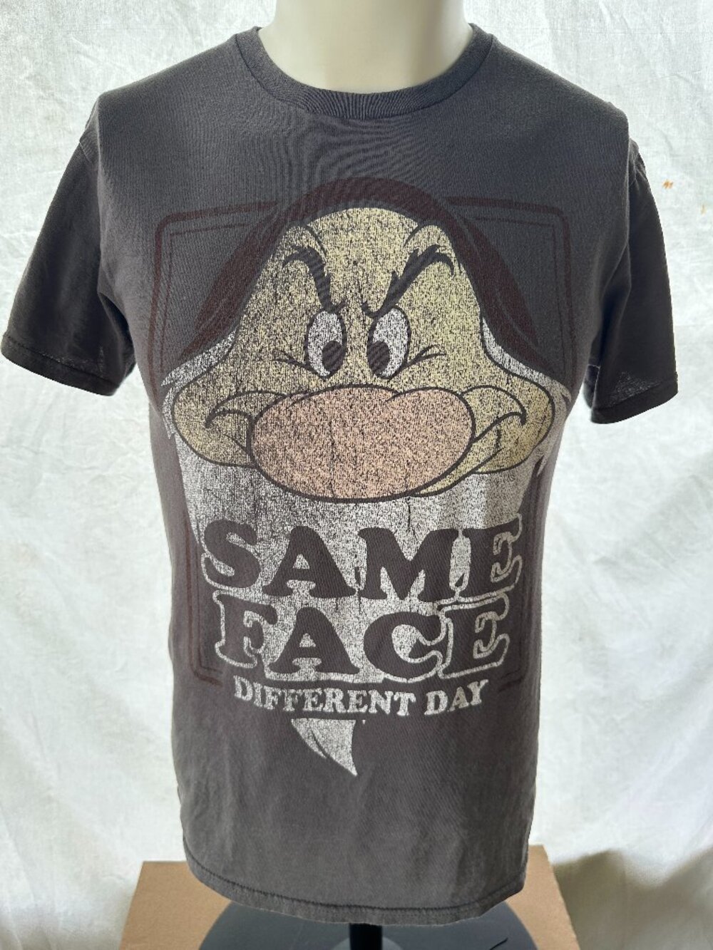 Disney Grumpy Same Face Different Day Men's Gray Shirt Small Snow White